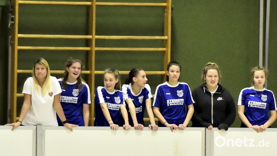 B-Juniorinnen Turnier des TUS Rosenberg am 13.01.2018
in der Halle der Krötensee Schule

Die B-Juniorinnen des TUS Rosenberg (Bild) hatten sichtlich ihren Spaß im Turnier zg
