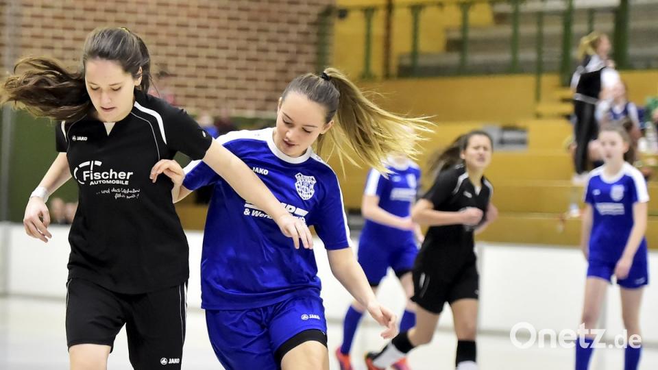 B-Juniorinnen Turnier des TUS Rosenberg am 13.01.2018
in der Halle der Krötensee Schule

Szene aus dem Spiel: TUS Rosenberg (rechts) gegen den SV Lauterhofen zg