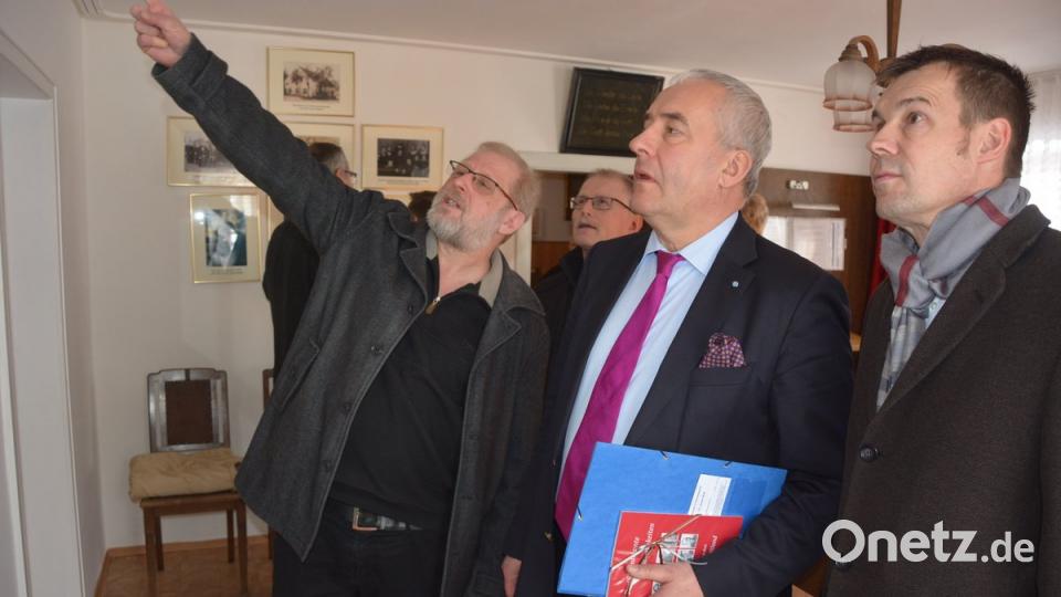 (Von links) Pater Benedikt Leitmayr, Bürgermeister Max Bindl, Minister Dr. Ludwig Spänle und Andreas Malzer.
