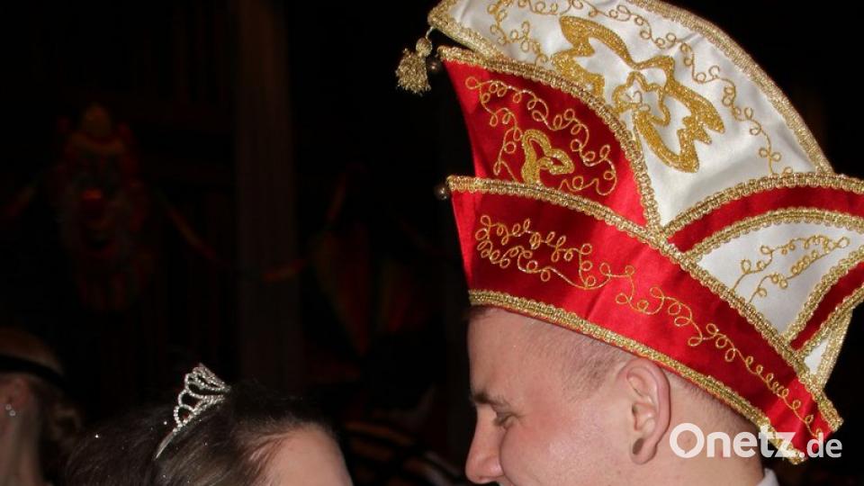 Das Münchenreuther Prinzenpaar Barbara I. und Christopher I. auf dem Tanzparkett.