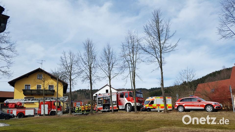 Insgesamt waren rund 50 Einsatzkräfte der Feuerwehren aus Punreuth, Immenreuth, Lenau und Kemnath, sowie von Seiten des Rettungsdienstes der Immenreuther HvO, ein Rettungswagen und eine Streife der Kemnather Polizei vor Ort.