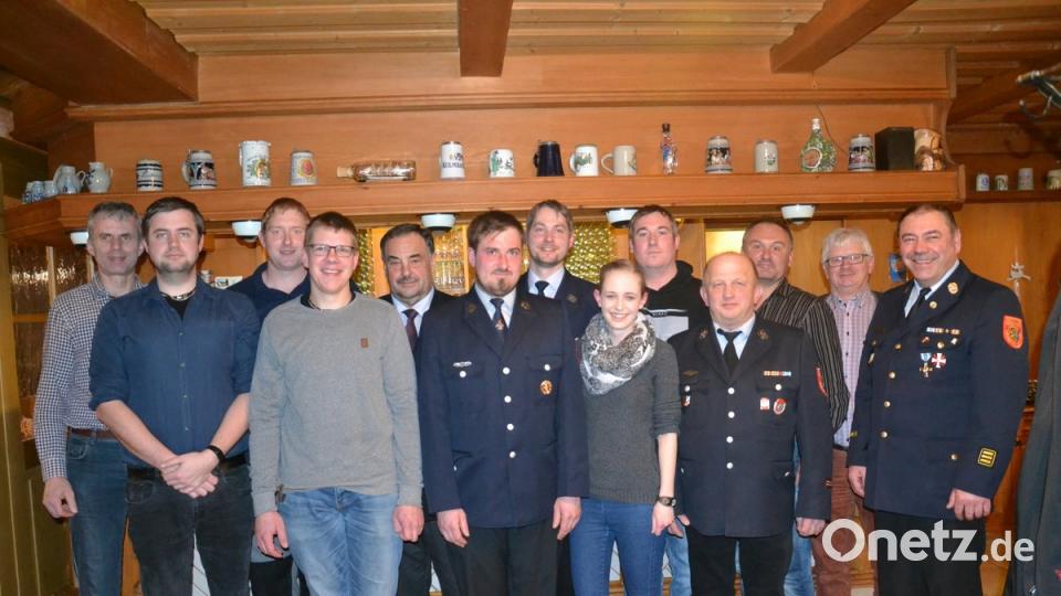 Die Feuerwehr Bernrieth ist zufrieden mit der Führungsriege, das zeigten die Neuwahlen. 	Bilder: bml (2)