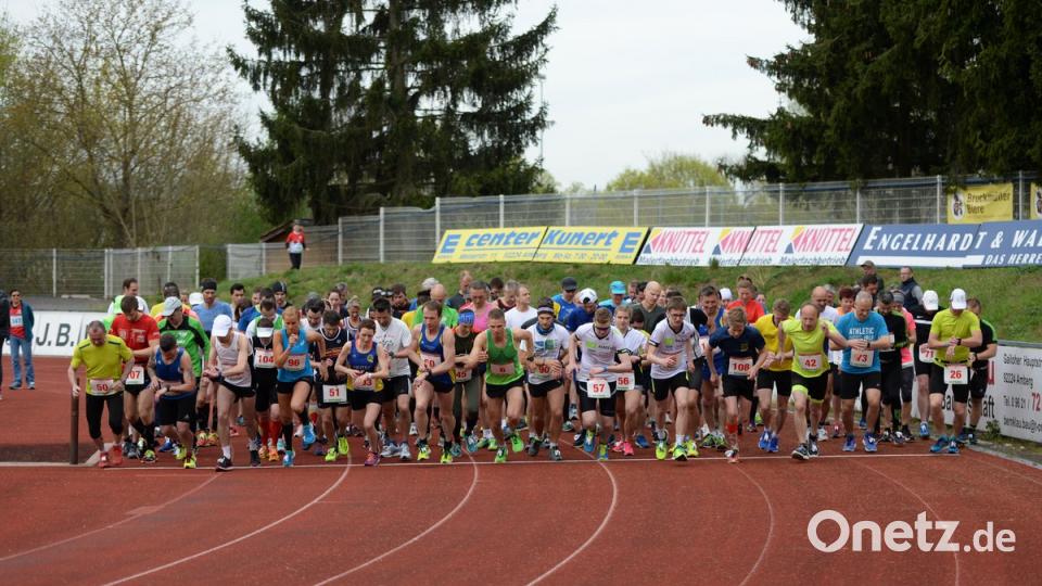 Start des 10 Kilometer Laufs. Andreas BrÃ¼ckmann