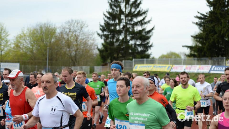Start des Halbmarathons in Amberg und zugleich der Bayerischen Meisterschaft. Andreas BrÃ¼ckmann