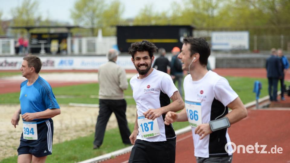 Start des Halbmarathons in Amberg und zugleich der Bayerischen Meisterschaft. Andreas BrÃ¼ckmann