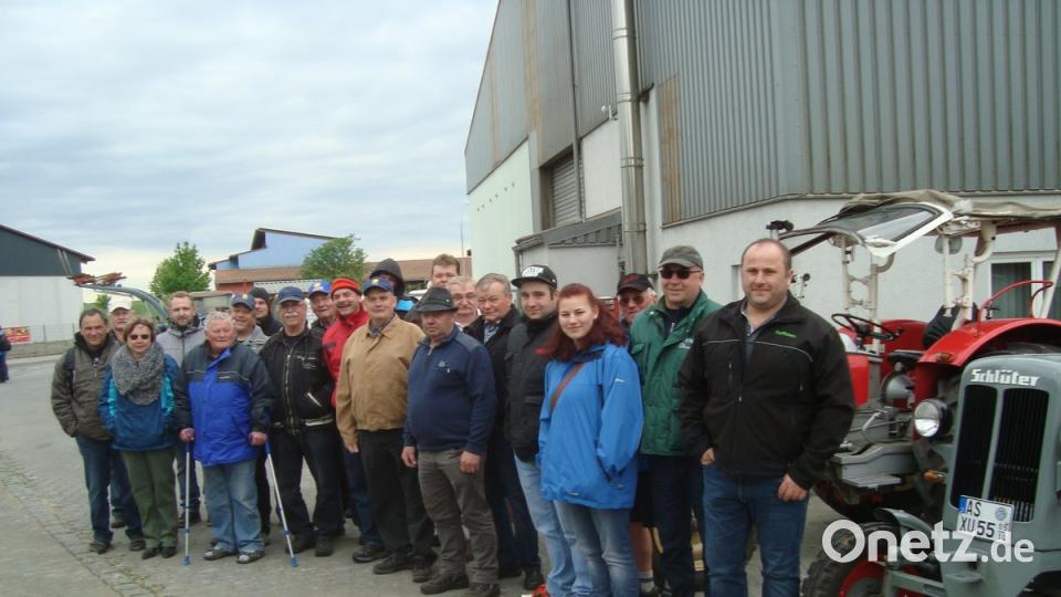 Zum Maitreffen fanden sich 17 Mitglieder des Oldtimer und Schlepper Clubs Amberg-Schäflohe in Ursensollen.