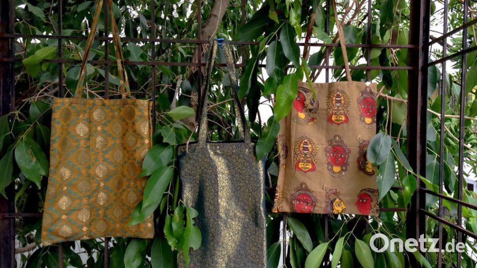 Die &quot;Indianbags&quot; gibt es in den zwei Stoffarten: Kalamkari und Banaras. Sie kosten zwischen 10 und 12 Euro.