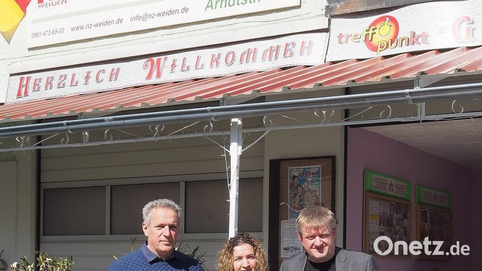 Noch enger soll die Zusammenarbeit des Vereins &quot;Neue Zeiten&quot; zukünftig mit dem AAU e. V. werden. Arkadiy Voloshin (links) und seine Tochter Anastasiya mit Geschäftsführer Rainer Aliochin.