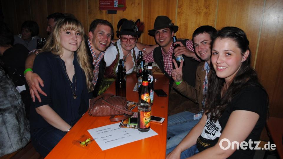 Die Gäste amüsieren sich prächtig beim Feuerwehrfest.  	Bild: gag
