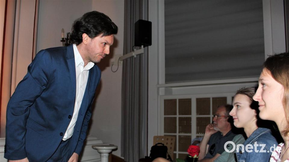 "Rosaline, rück' die Rose raus!" Das Alter Ego ist beschämt, dass Romeo eine neue anbetet. (Bild: dwi)