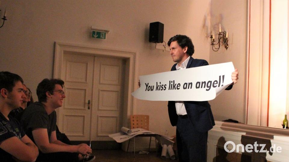 So wäre es gewesen, hätte Juliette ihn doch geküsst. Das Alter Ego schiebt die Schuld von Romeo auf die Frauen. (Bild: dwi)