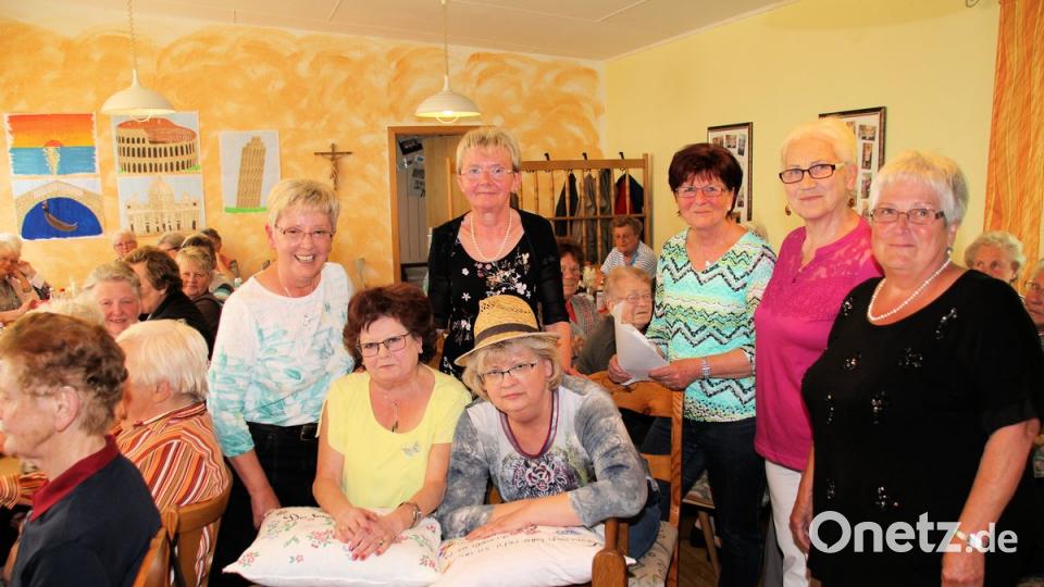 So manche vorbeigehenden Anwohner wurden in den Sketch begutachtet