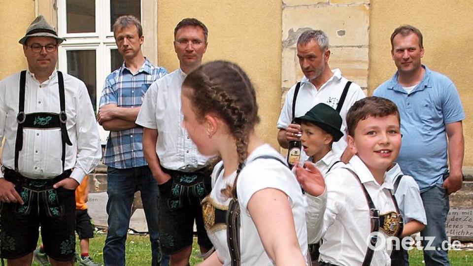 Beim Watschnplattler der Kinder vom Plattl- und Schenkelklopfer-Club Bavaria aus Amberg waren die Mädchen besonders aktiv.
