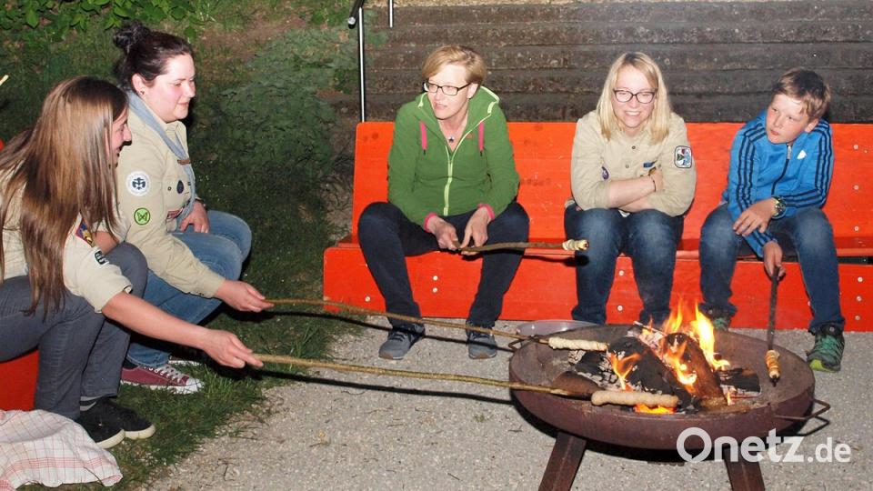 Stockbrot über offenen Feuer mit den Pfadfindern war im großen Klostergarten der Renner.