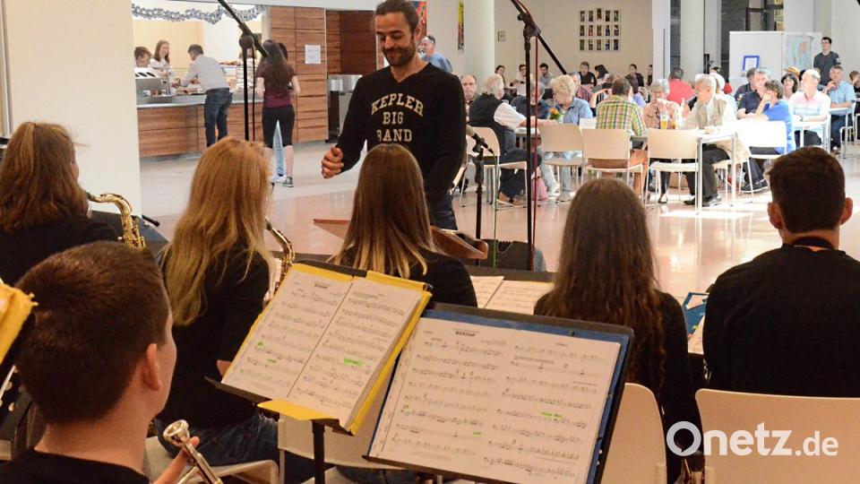 Unter Leitung von Peter König sorgte die Bigband für die musikalische Umrahmung. Bild: Kunz