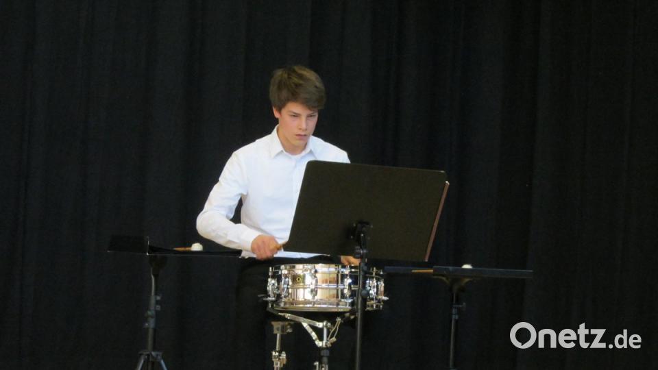 Ben Hartmann demonstriert die schier unbegrenzten Möglichkeiten der Snare-Drum.