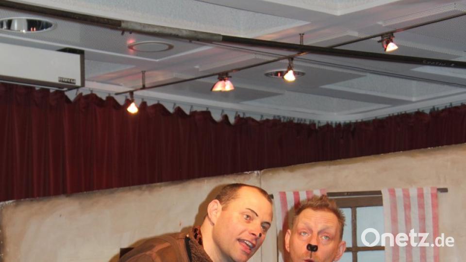 Das Bamberger Kindertheater Chapeau Claque begeistert bei "Akzente" mit einer Janosch-Geschichte über die beiden Freunde Bär und Tiger.  	Bild: stg