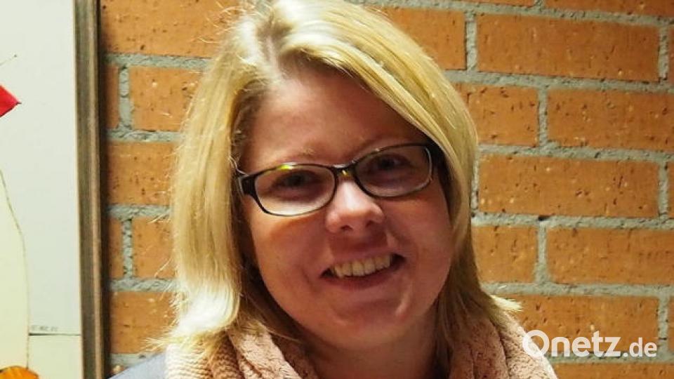 Über ihr breitgefächertes Aufgabenfeld informiert Julia Lenhart, Bildungskoordinatorin für Neuzugewanderte, die Mitglieder des Integrationsbeirats. 	Archivbild: Bühner