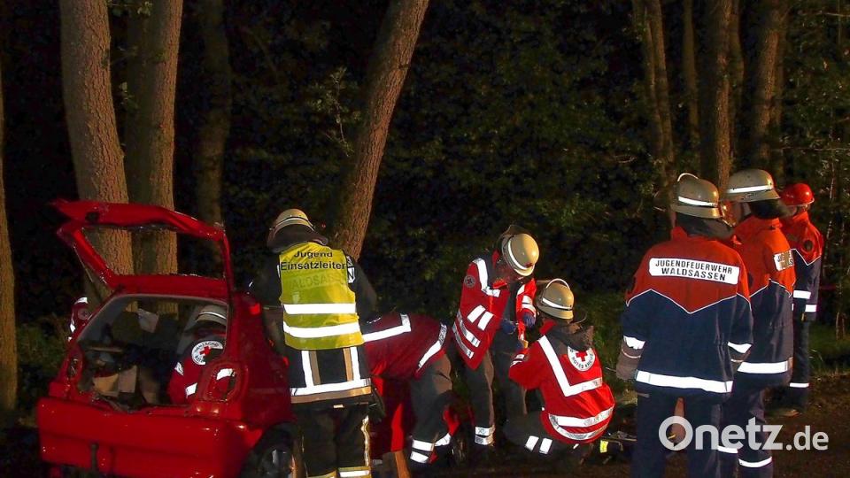 Auch bei einem simulierten Verkehrsunfall funktionierte die Zusammenarbeit zwischen den beiden Jugendorganisationen reibungslos.