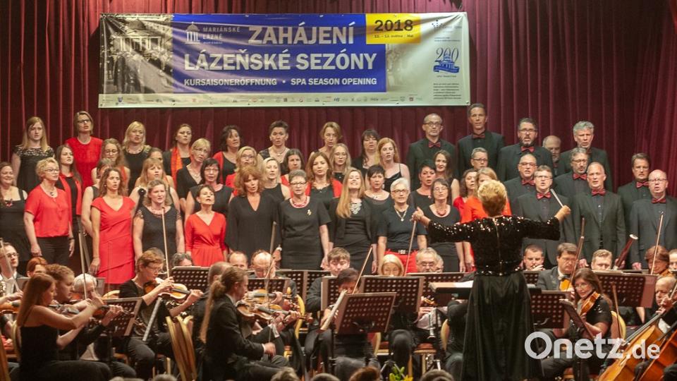Der Chor „Singing Witt“ glänzte beim Konzert zur Kursaisoneröffnung in Marienbad zusammen mit dem Westböhmischen Orchester. Bild: exb exb