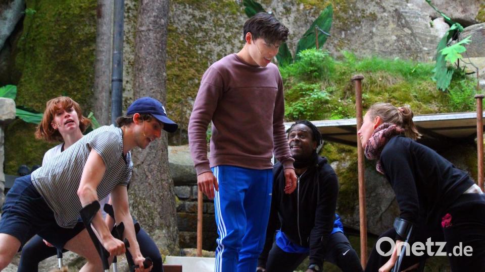 Die Hauptrolle des Mogli hat Helge Mark Lodder (Mitte) übernommen.