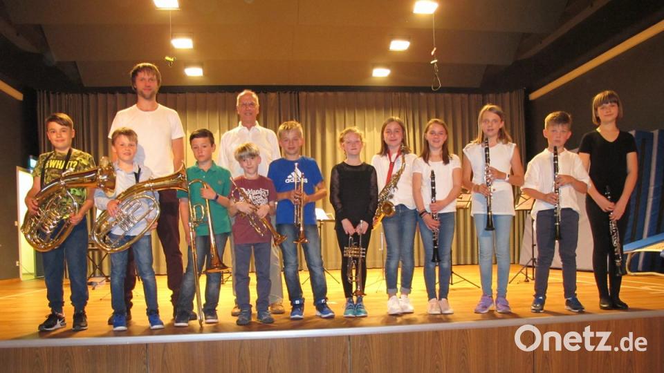 Die Beiträge der Bläsergruppe der Grund- und Mittelschule Vilseck unter der Leitung von Benni Jung und Hans Wolf ernten viel Beifall.