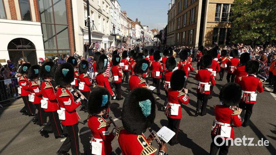 Ein Militärkapelle spielt in den Straßen von Windsor vor der Hochzeit. Prinz Harry of Wales heiratet Meghan Markle. John Sibley/PA Wire/dpa