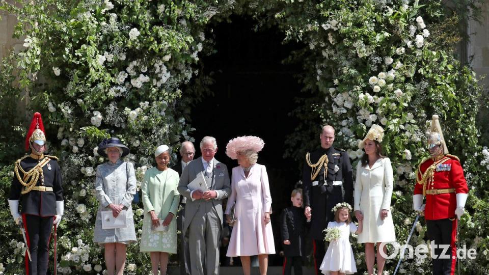 Doria Ragland (Dritte von links nach rechts), Mutter der Braut, Prinz Charles, Herzogin Camilla, Prinz William, Prinzessin Charlotte und Herzogin Kate verlassen nach der Trauung die St.-Georgs-Kapelle. Prinz Harry of Wales heiratet Meghan Markle. Foto: Jane Barlow/PA Wire/dpa