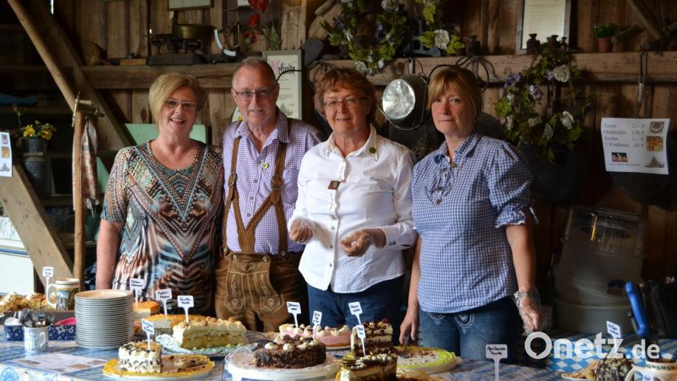 Zum Schluss war nichts mehr übrig vom Tortenbuffett der Damen.