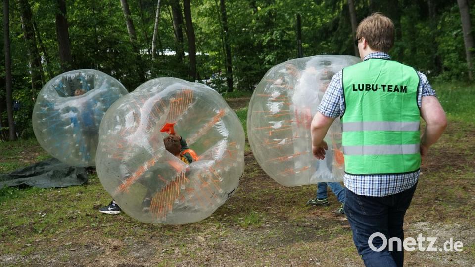 Einfach zum Kugeln war so manche Attraktion beim Jahrmarkt der Jugend. Bild: abi