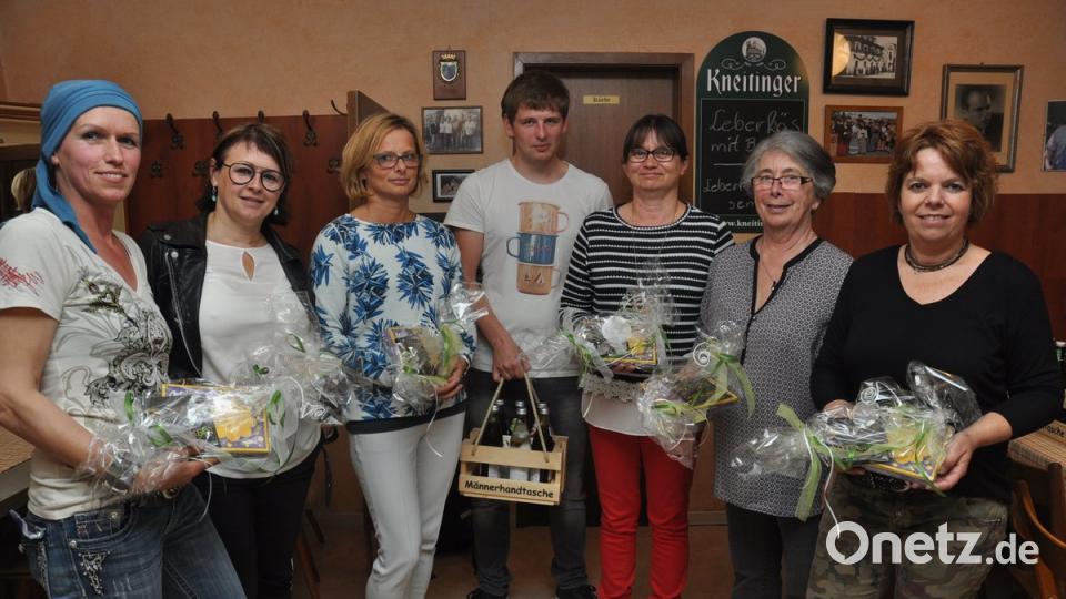 Ohne Katrin Schröter (links) und ihrem Team würde das Vereinsheim &quot;Alte Apotheke&quot; nicht funktionieren. Daher gibt es Geschenke.
