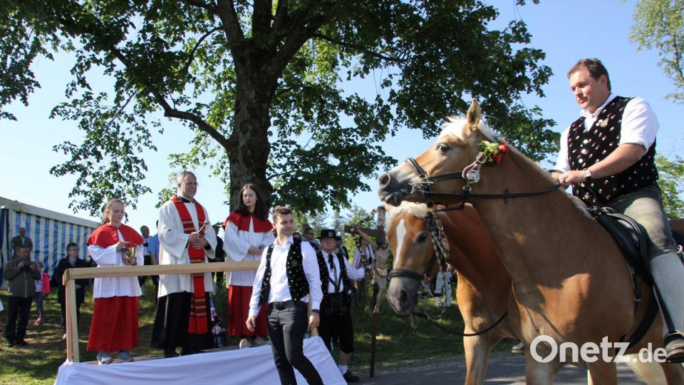 Mit der Pferdesegnung wurde der Reiterzug gekrönt. Bild: ads