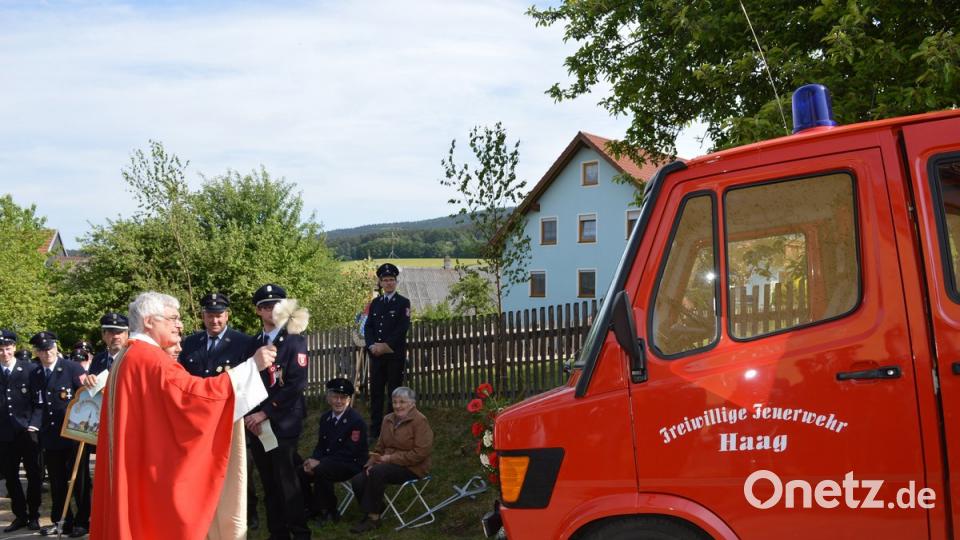 Den kirchlichen Segen erteilte Pfarrer Eugen Wismeth für das neue Einsatzfahrzeug der Haager Wehr.