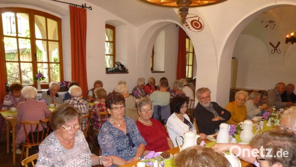 In fröhlicher Runde treffen sich die Mitglieder des Altenwerks im Kolpingheim.  	Bild: is