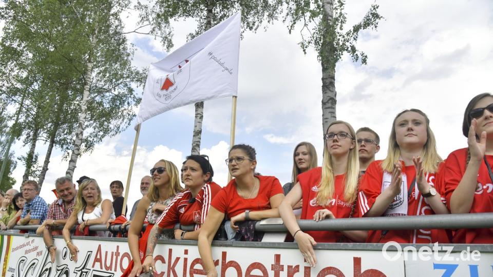 1. FC Rieden - SSV Paulsdorf  1:2 (1:1)

Saison: 2017/18, 26. Spieltag

Viele Fans begleiteten den SSV Paulsdorf gestern nach Rieden und feuerten die Mannschaft frenetisch an

Bild: Ziegler zg