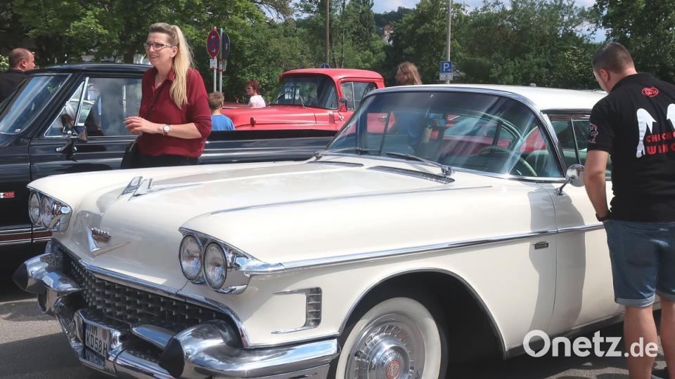 Der &quot;Cadillac Baujahr 1958&quot; war ein Blickfang beim Oldtimer-Treffen auf dem Volksfestplatz. 	Bild: rhi