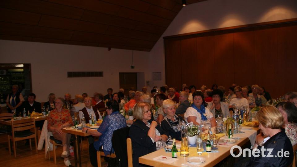 Die Beliebtheit der Muttertagsfeier des Katholischen Frauenbundes ist ungebrochen. Auch an diesem Abend musste kein Stuhl leer bleiben. Bild: wro