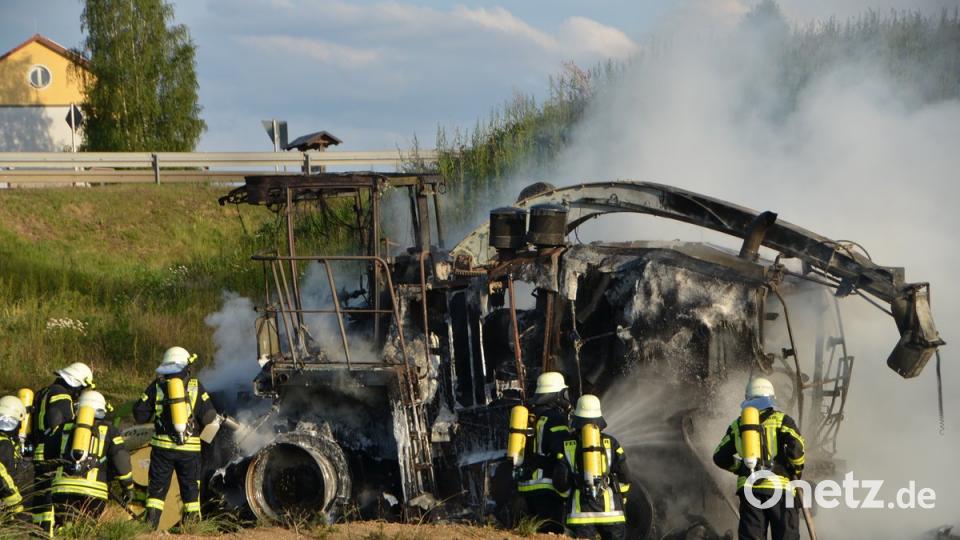 Ein Schaden von rund einer halben Million Euro sind bei einem Brand eines fast neuwertigen Feldhäckslers am Dienstagabend bei Tännesberg entstanden.
