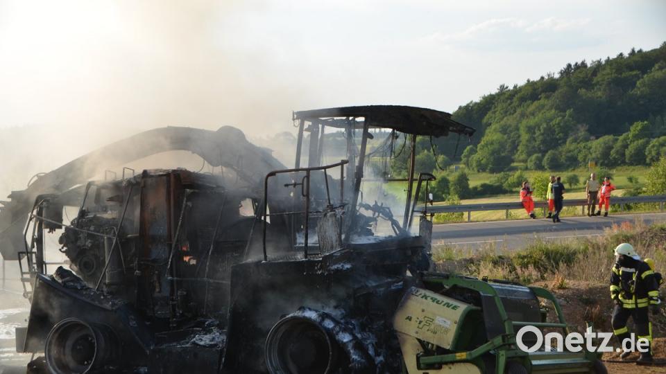 Ein Schaden von rund einer halben Million Euro sind bei einem Brand eines fast neuwertigen Feldhäckslers am Dienstagabend bei Tännesberg entstanden.
