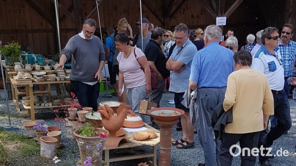 Freunde von Kunsthandwerk haben die Qual der Wahl an dem Angebot, das von Ton bis Stoff und Emaille kaum Wünsche offen lässt.	Bilder: ggü (2)