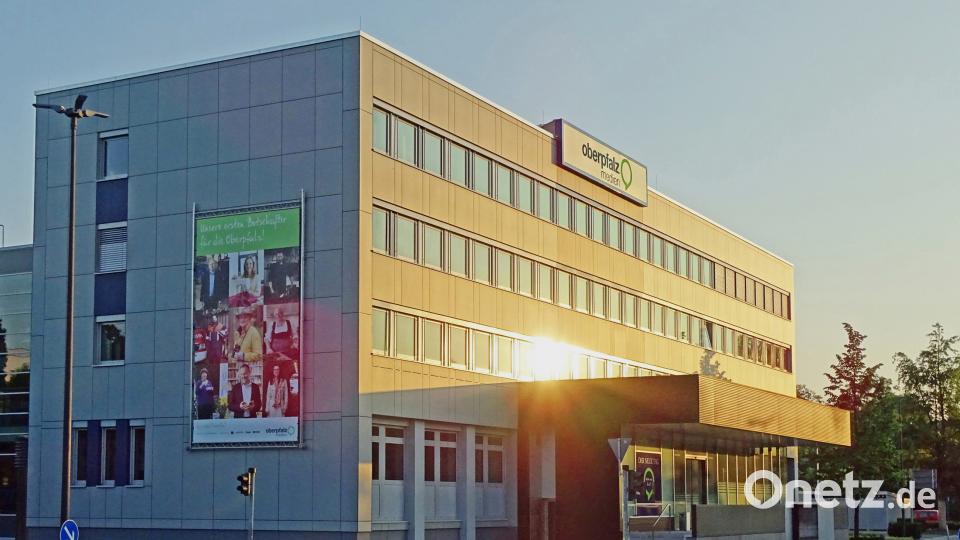 Extra für den Start unseres neuen Internetportals Onetz hat unser freier Mitarbeiter Reinhold Dobmeier einen goldenen Schnappschuss des Verlagsgebäudes von Oberpfalz Medien in Weiden aus seinem Archiv hervorgezaubert. Foto: Reinhold Dobmeier