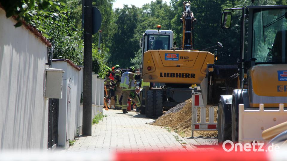 Bei Bauarbeiten hatte ein Baggerfahrer ein Stück der Gasleitung abgerissen. Auer, Alexander