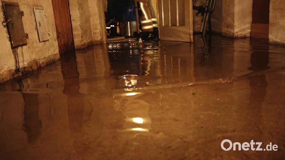 Aufgrund des starken Unwetters mussten in Regensburg zahlreiche Keller ausgepumpt werden Auer, Alexander