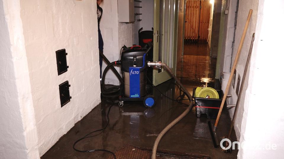 Aufgrund des starken Unwetters mussten in Regensburg zahlreiche Keller ausgepumpt werden Auer, Alexander