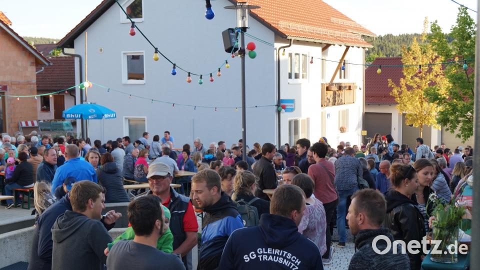 Auch ein frischer Wind hielt die Fans italienischer Spezialitäten nicht vom Schlemmen ab. sgs