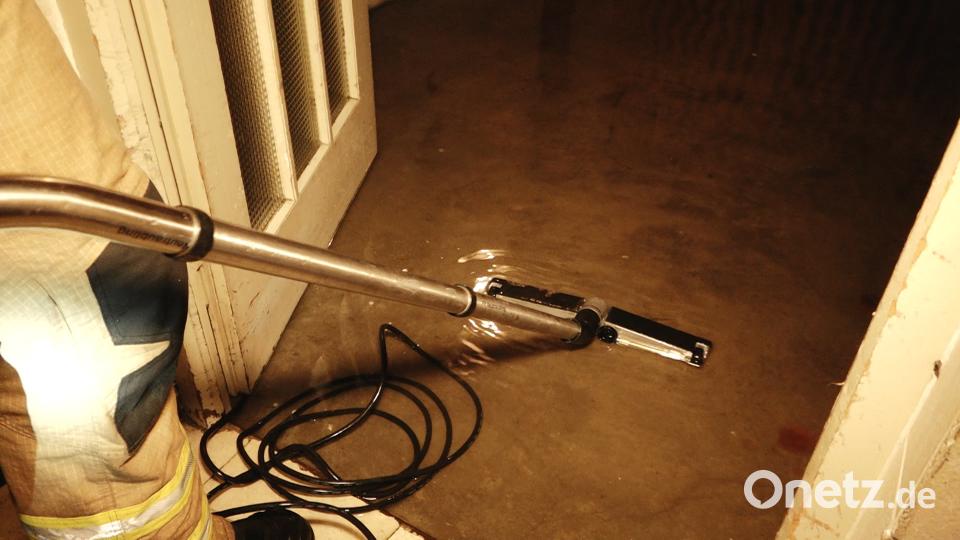 Aufgrund des starken Unwetters mussten in Regensburg zahlreiche Keller ausgepumpt werden Auer, Alexander