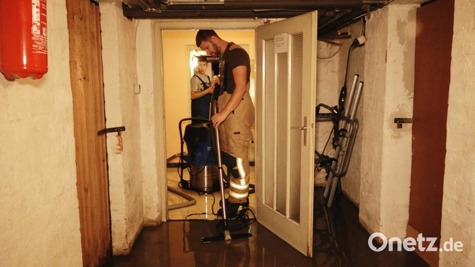 Aufgrund des starken Unwetters mussten in Regensburg zahlreiche Keller ausgepumpt werden Auer, Alexander