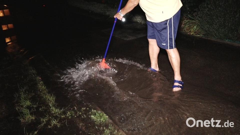 Aufgrund des starken Unwetters mussten in Regensburg zahlreiche Keller ausgepumpt werden Auer, Alexander