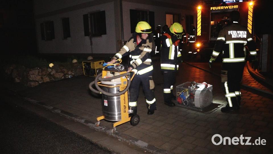 Auch im Kreis Regensburg und im Kreis Kelheim hatten die Einsatzkräfte mit überfluteten Straßen und Kellern zu kämpfen. Sie waren bis in die frühen Morgenstunden im Einsatz Auer, Alexander