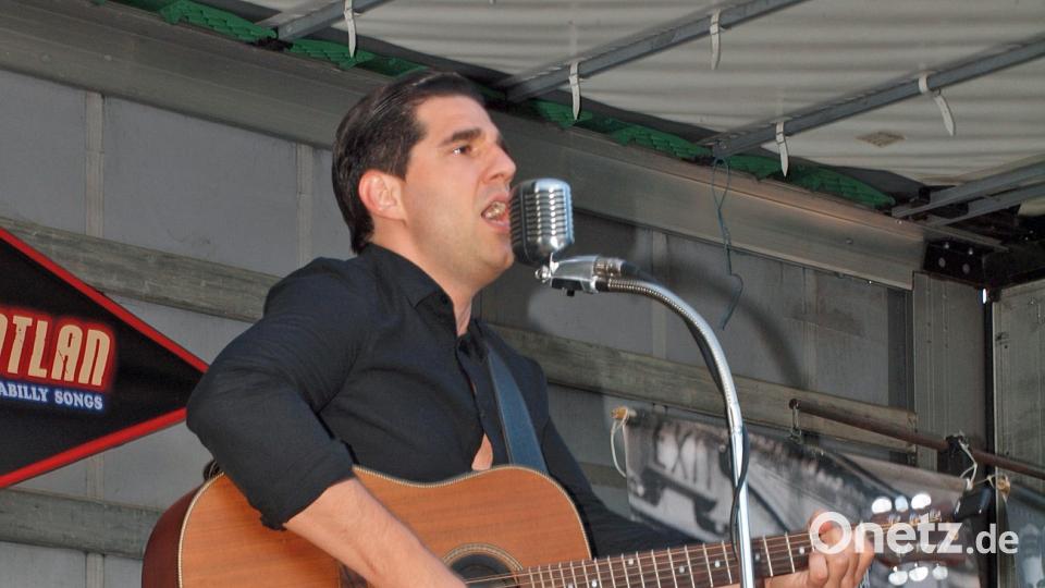 Bandleader Kornèl Kovacs begeisterte mit seiner Band „A Nyughatatlan“ mit Rock vom Feinsten. Hubert Söllner